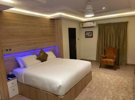 Adenab Jay Guest House, hotel con bañera de hidromasaje en Kumasi