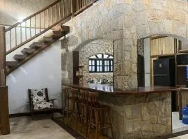 Casa à 3 minutos a pé da Praia, com churrasqueira!