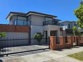 Snappy Springvale 3 Bed House