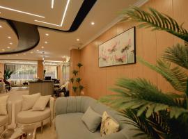 Akhenaton Hotel, отель с парковкой в городе Эль-Минья