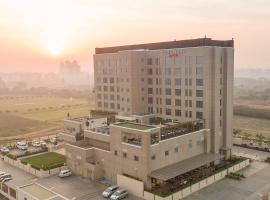 Courtyard by Marriott Surat، فندق في سورات