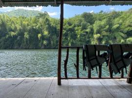 แพจิตรธาดาธารน้ำ, hotel que acepta mascotas en Tha Kradan