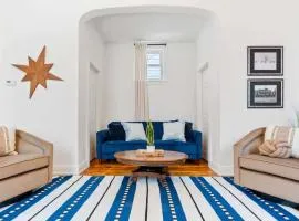 Stylish Retreat Walkable to Bars & Restaurants