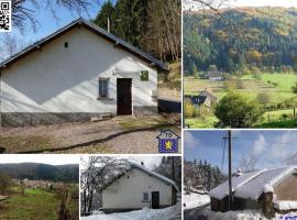 Gîte 2 chambres avec WiFi, proche Luxeuil-les-Bains - FR-1-583-368、Saint-Bressonのホテル