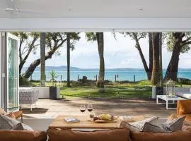 Azure Haven – A Waterfront Luxury Retreat for Families