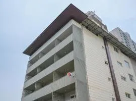 Housr Sector 28 Gurgaon Near IFFCO Chowk Metro Station