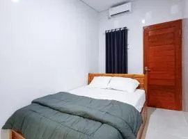 Widi Guest House near GWK Mitra RedDoorz