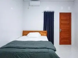 Widi Guest House near GWK Mitra RedDoorz