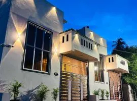 THE ELEGANT VILLA WITH KITCHEN, Opp to Mangrove Boating - JR Groups