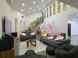 Flower Villa Taman Mount Austin For 16 pax