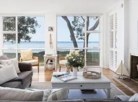 Foreshore Beach House - Stunning waterfront home