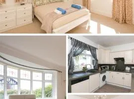 The Cottage on the Beach - Sleeps 7 - Large Garden