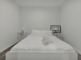 Beautiful 2BR Lakeside View