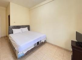 Wisma Salak Family Guest House Syariah RedPartner, hotel sa Madiun