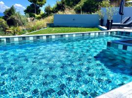 Villa NiaMaris, Deluxe, Sea View, BBQ, Private Pool, 80m to the Beach, hotel in Pefkohori