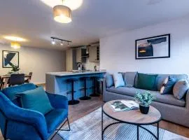 2BR Apartment with Parking, Close to York Centre