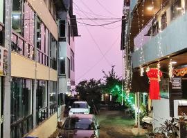 Hotel Sai Niwas، فندق في ماهاباليشوار