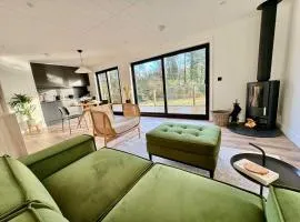 Kingfisher - Luxurious Off-Grid Eco Cabin with Riverviews