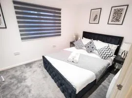 Charming 3-Bedroom Watford Flat, Sleeps 8 - Market St