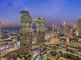 Luxury 2BR with Skyline and Sea Views, Near Burj Khalifa & Dubai Mall
