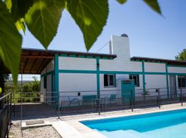 Las Calandrias, Hotel in Valle Hermoso