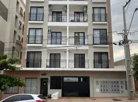 Imóvel climatizado, localizado em um prédio novo e equipado com tudo o que você precisa para uma experiência de hospedagem incrível na cidade de Toledo.