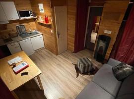 Superbe Studio Ambiance Chalet, hotel in Ustou