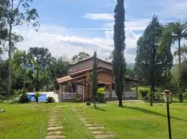 Casa de Campo ampla e confortavel em Araçoiaba da Serra com lareira, perfeita para o friozinho