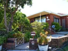 3BR Home with Pool Near Shops, M5 & Train Stations