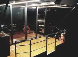 Bright Room Houseboat