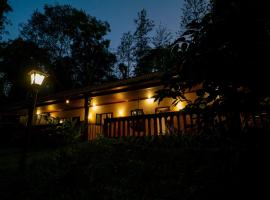 Yaala - Coorg Riverside Retreat, hotel v destinaci Napoklu