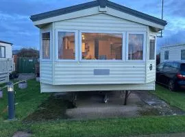 3 bedroom pet free static caravan in Prestatyn