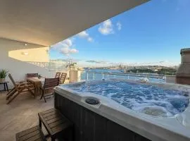 Jacuzzi Terrace Getaway with Valletta Views