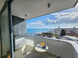 Dios Ponte Finikoudes Beachfront