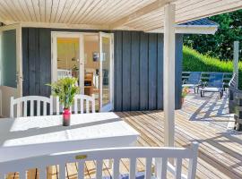 3 Bedroom Awesome Home In Bjert, hotel en Binderup Strand
