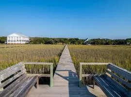 Ocean Breezes Historic Home with Creek Dock