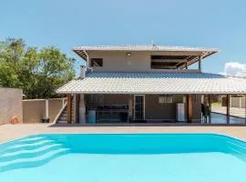 Casa com piscina e churrasqueira na Praia Seca