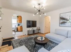 4 Bedroom 2 and a half bath that Sleeps 8 Near it all Ford Telegraph