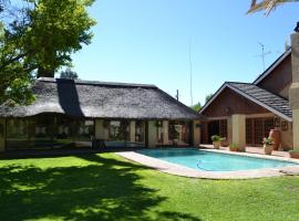 Castello Guesthouse Vryburg, casa per le vacanze a Vryburg