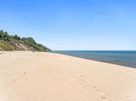 Experience luxury at Lakefront Villa, Hotel in West Olive