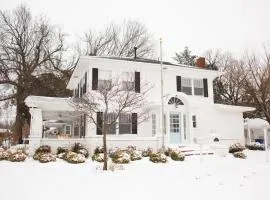 The Bishop Charming 4BR Retreat OU Campus 100yo