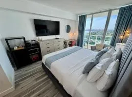 Balcony Ocean View ! Pool - WiFi - Gym - Parking