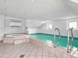 Holiday Home Vester Storetoft Fanø Xii, hotel with hot tubs in Fanø