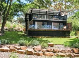 Elegant Abode Only Moments To Macmasters Beach