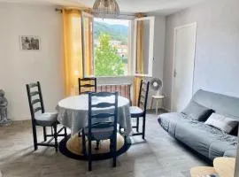 Appartement F3 avec Wi-Fi, clim portable & parking à Amélie-les-Bains - FR-1-703-200