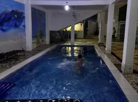 Complexe M Appartement meuble 3 chambres , 2 salles de bains une cuisine