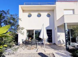 LA CATALANE, Villa Contemporaine en Bord de Mer et Climatisée, hotel en Sète