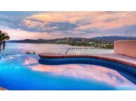 Casa Lorca overlooking the sea