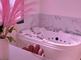 Pink Room by Loveroomeo, hotel v destinaci Pontarlier