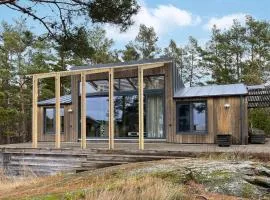 Gorgeous Home In Vikbolandet With Wifi